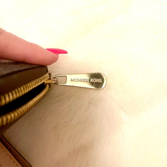 Michel Kors Wallet - Picture 5 of 6